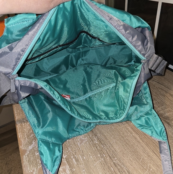 NWOT Puma Mint Green & Gray Logo Duffle Gym Travel Overnight Weekend Nylon Bag - Picture 4 of 10